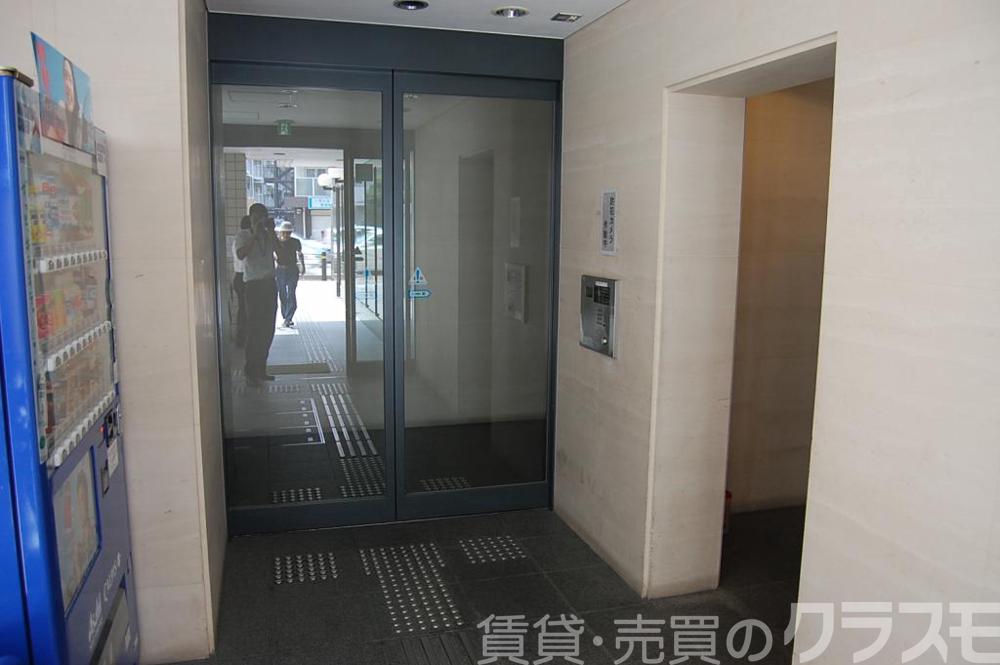 28/30 エントランス