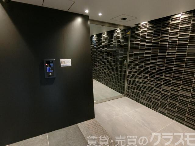 28/30 エントランス