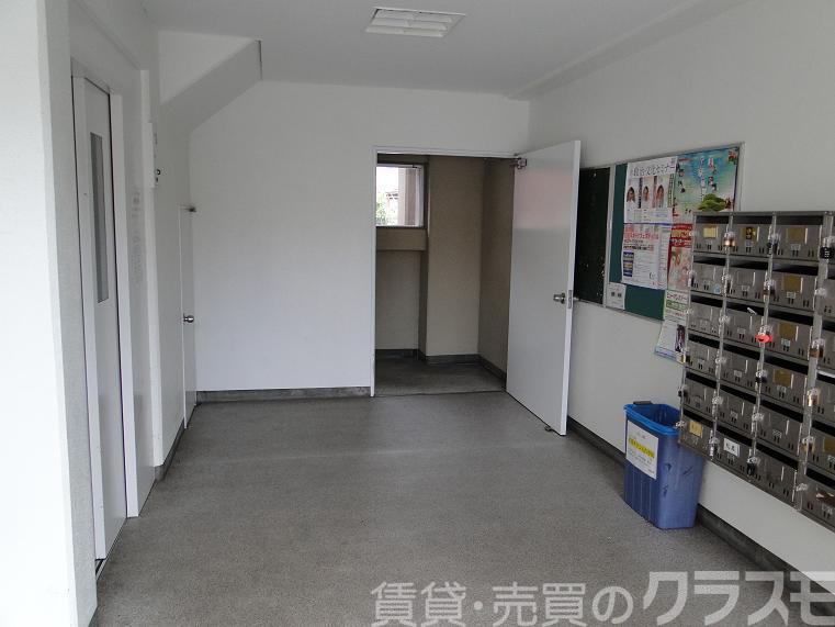 28/30 エントランス