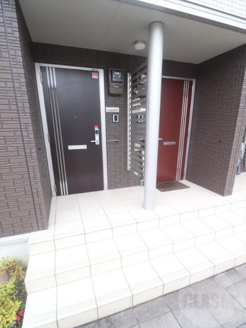 16/23 エントランス