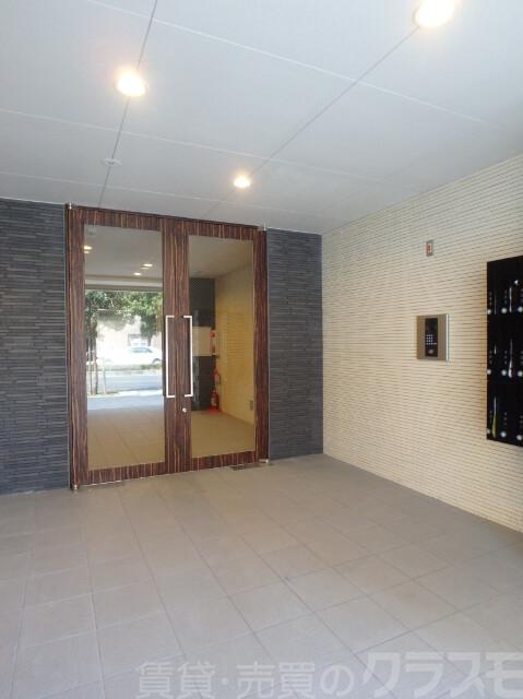 23/30 エントランス