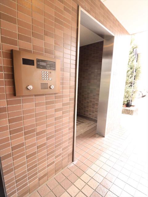 22/30 エントランス