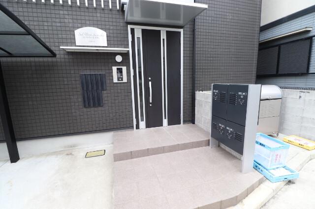 22/30 エントランス