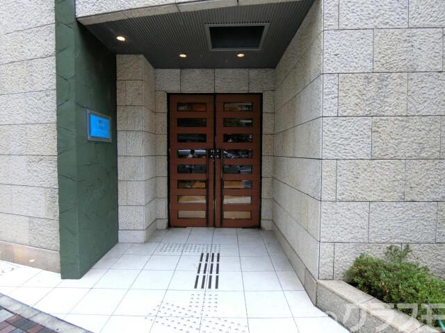 28/30 エントランス