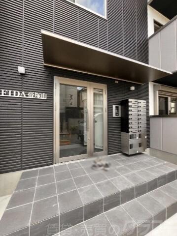 20/30 エントランス