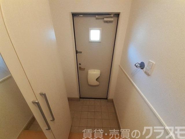 16/30 玄関