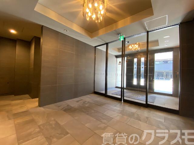22/28 エントランス