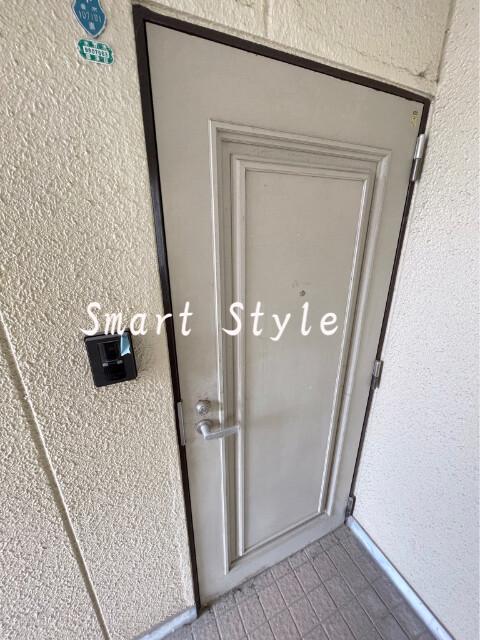 27/30 エントランス