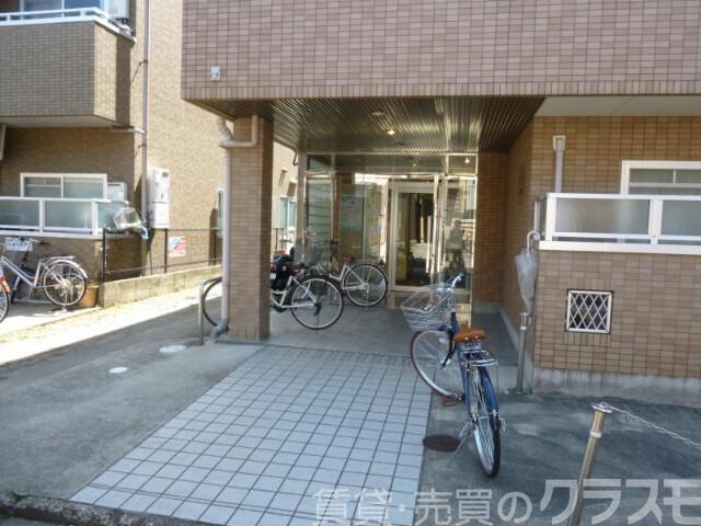 18/30 エントランス