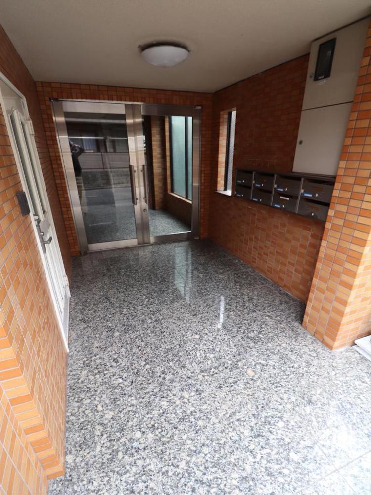 23/30 エントランス