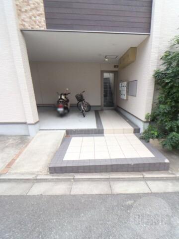 22/30 エントランス