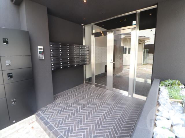 22/30 エントランス