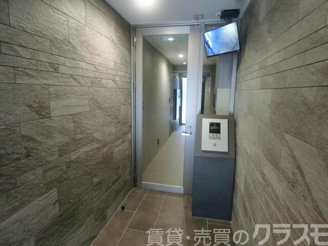 28/30 エントランス