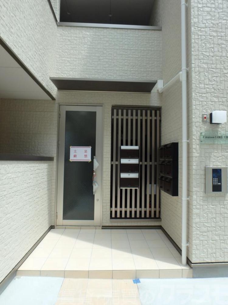 24/30 エントランス