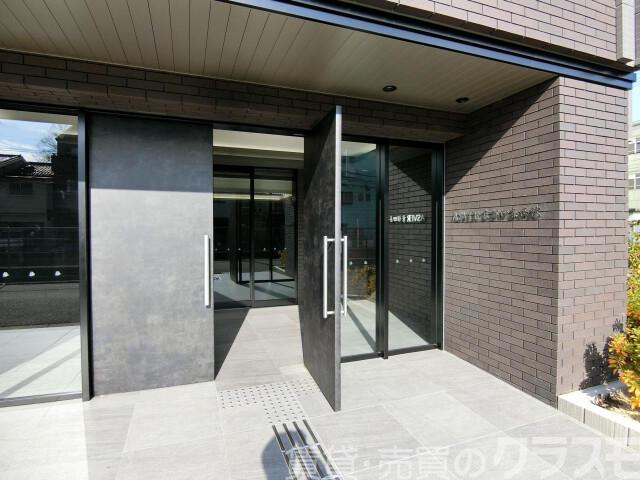 28/30 エントランス