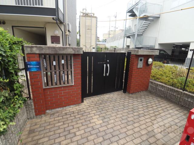 22/30 エントランス