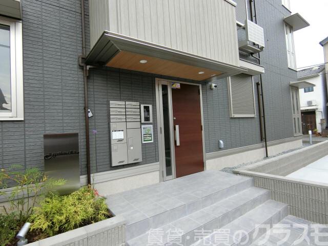 28/30 エントランス