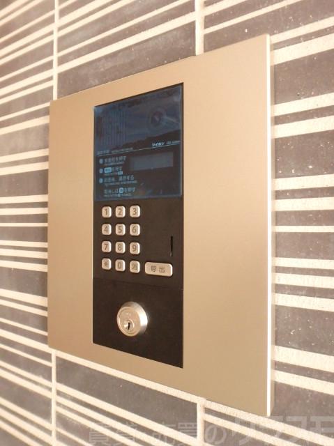 26/30 エントランス