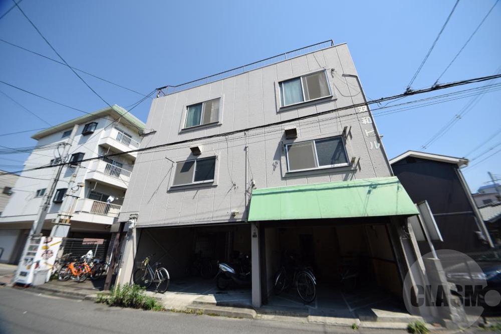 23/30 エントランス