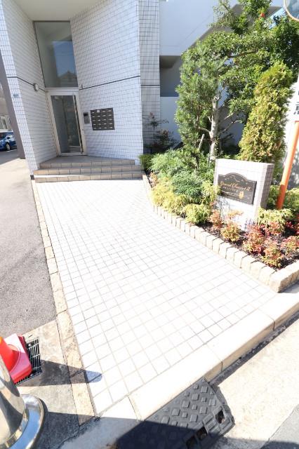 22/30 エントランス