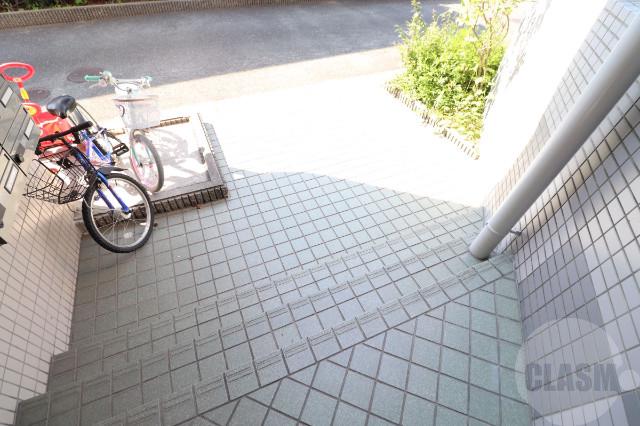 22/30 エントランス