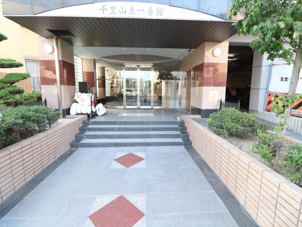 22/30 エントランス