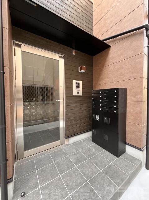 27/30 エントランス