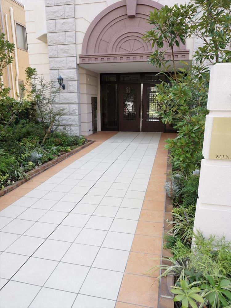 22/30 エントランス