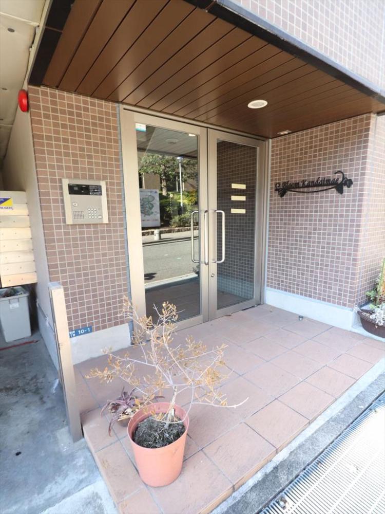 21/29 エントランス