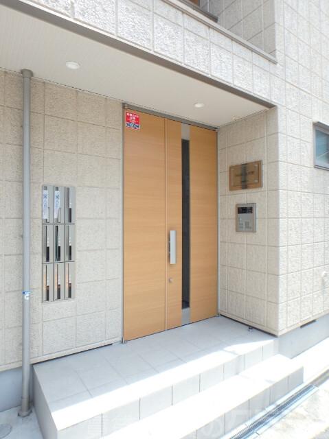 21/30 エントランス