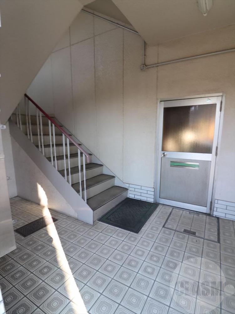 22/30 エントランス