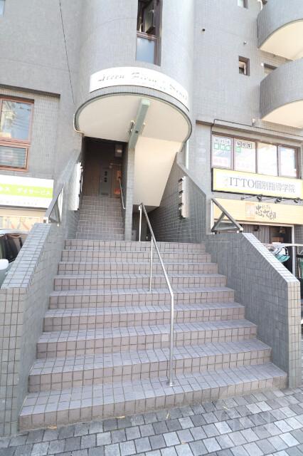 22/30 エントランス