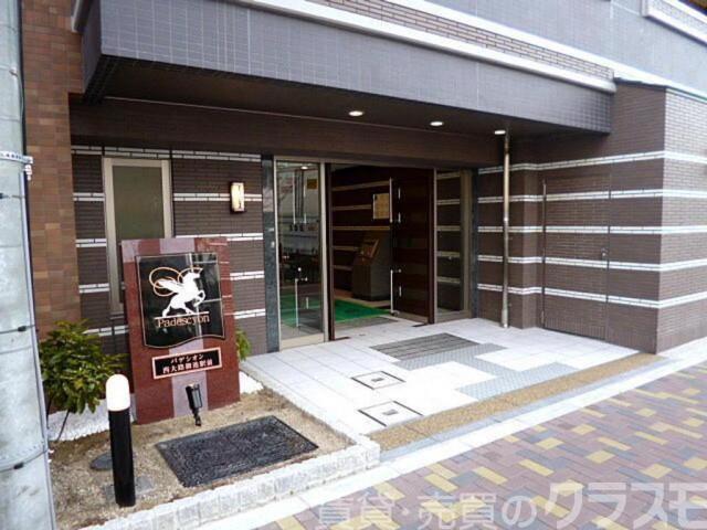 28/30 エントランス