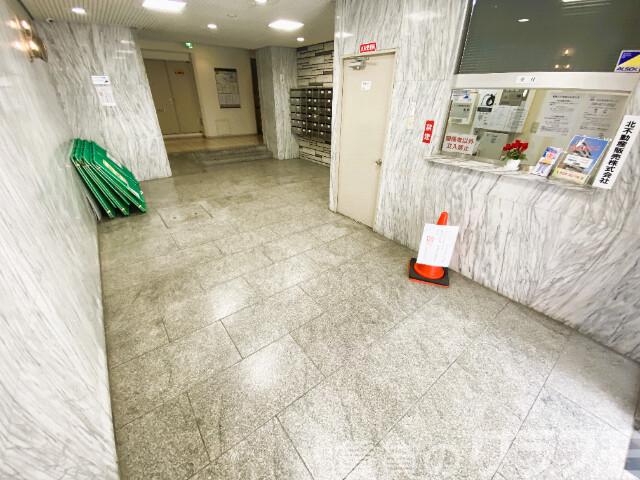 22/27 エントランス