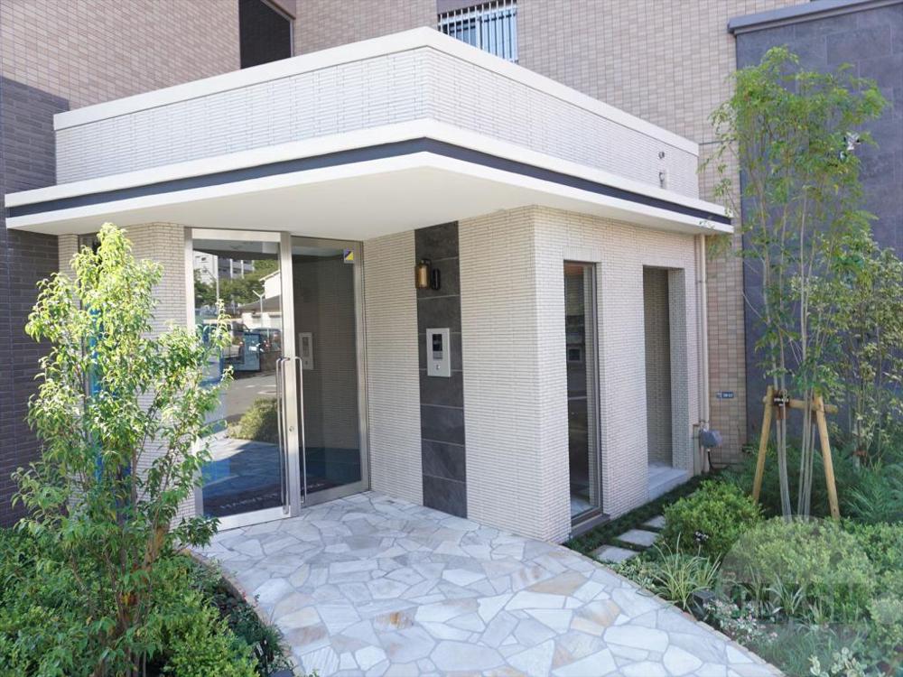 22/30 エントランス