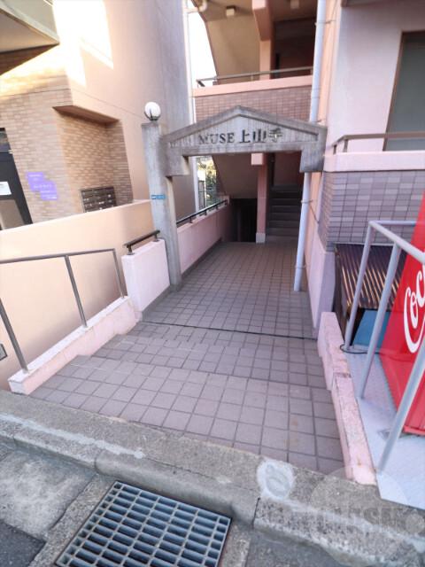 22/30 エントランス