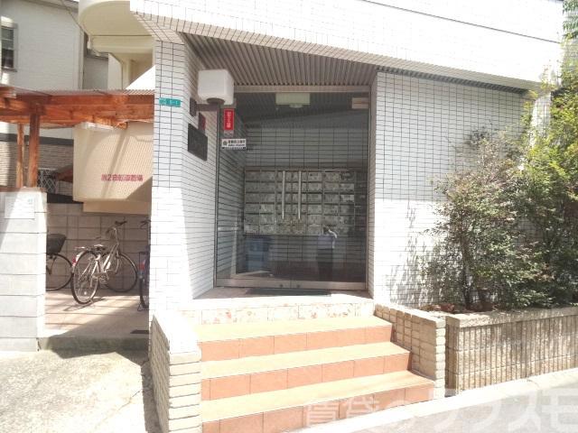 22/28 エントランス