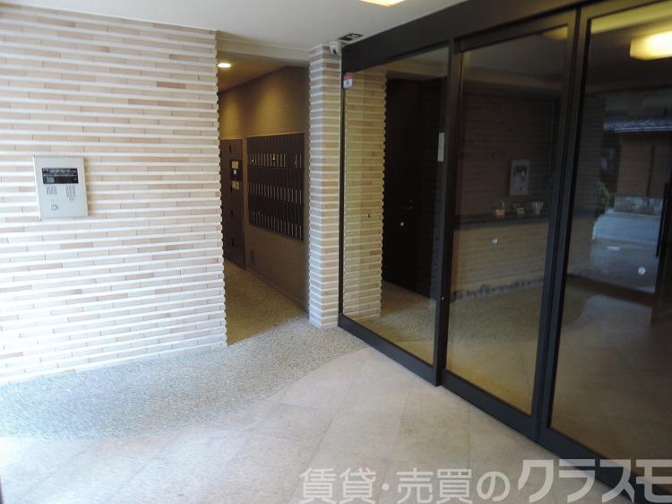 27/30 エントランス