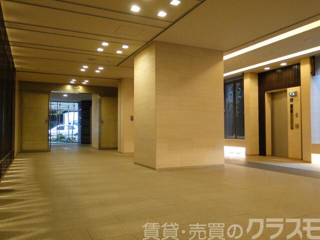 17/30 エントランス