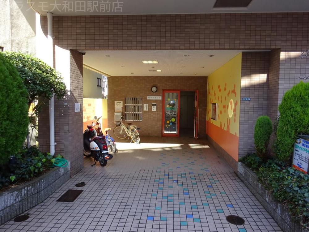 20/21 エントランス