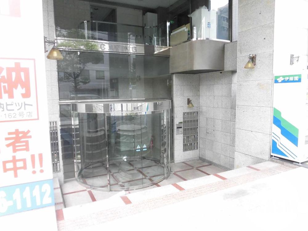 21/26 エントランス