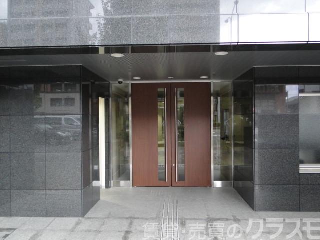 28/30 エントランス