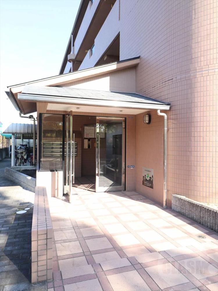 22/30 エントランス