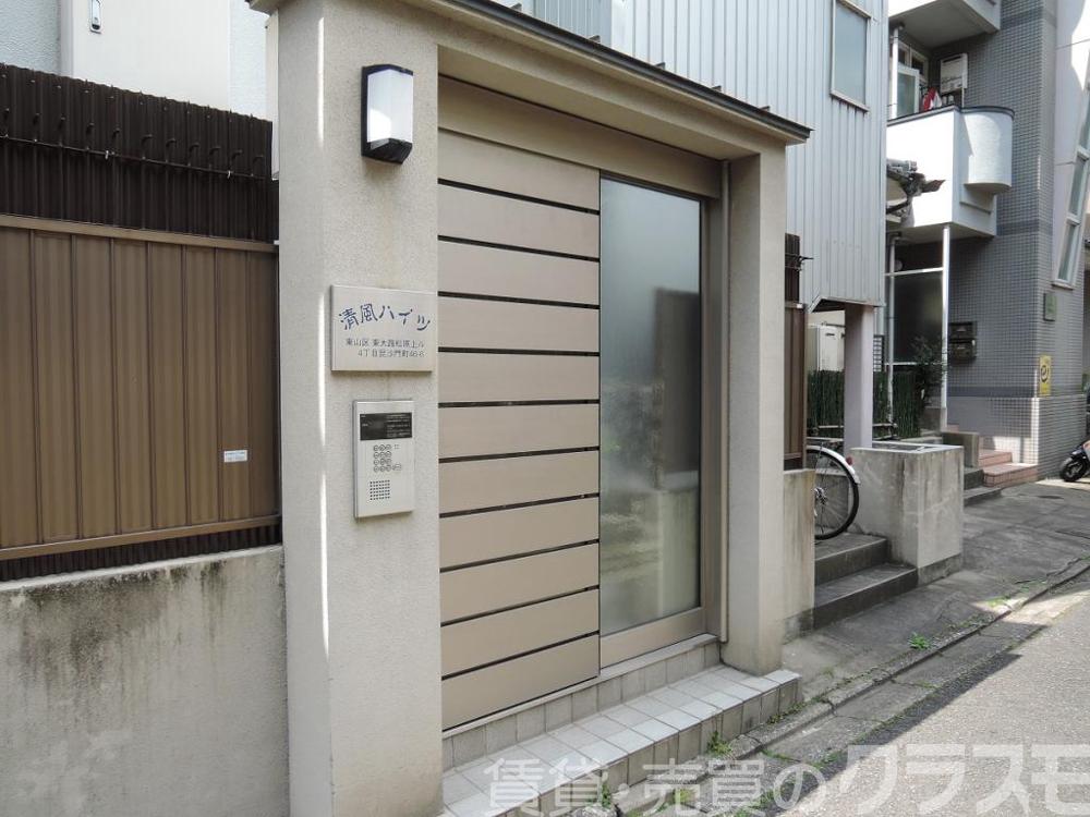 28/30 エントランス