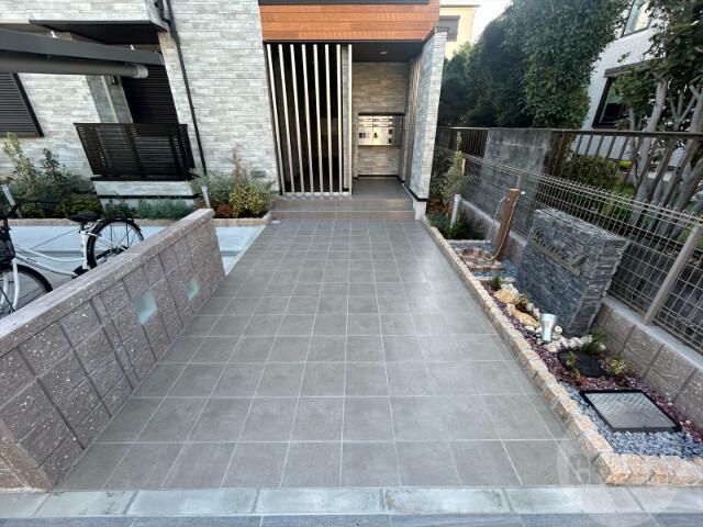 22/29 エントランス