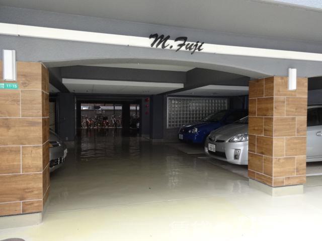18/21 駐車場