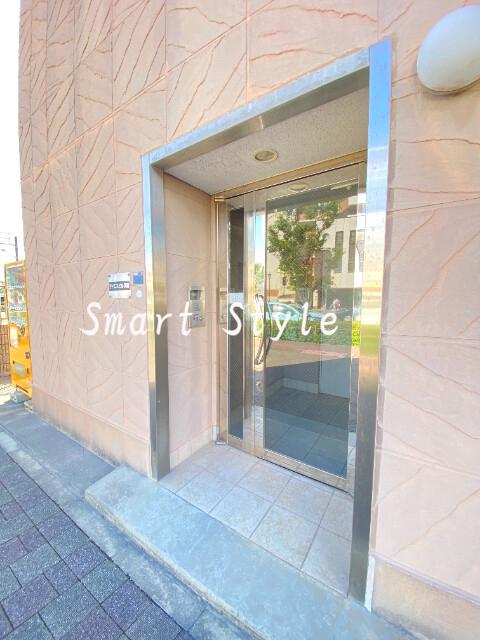 28/30 エントランス