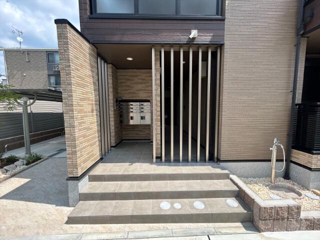 22/30 エントランス