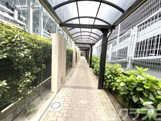 25/29 エントランス