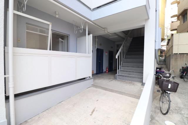 22/30 エントランス